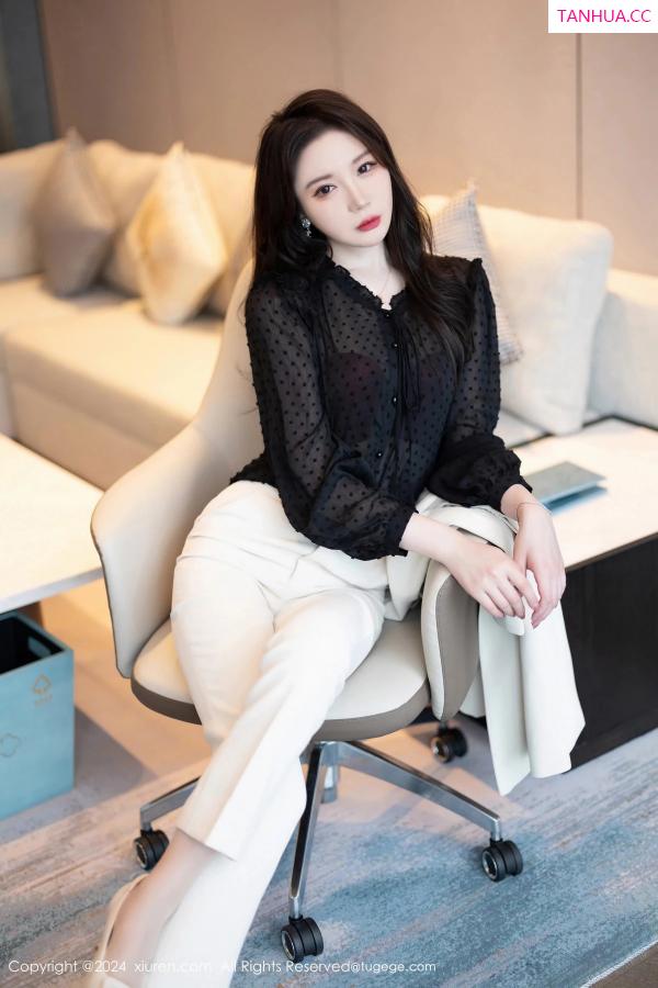 梦心玥  [XiuRen]高清写真图 2024.04.08 No.8354 梦心玥 丝袜美腿第25张图片